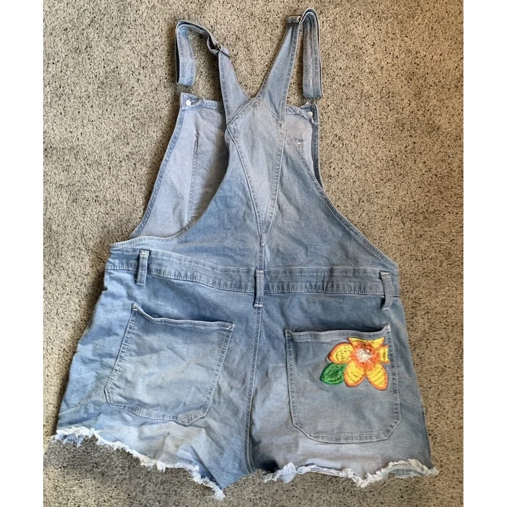 No Boundaries Juniors XL (15-17) Embroidered Flowers Denim Bib Cut Off Shorts